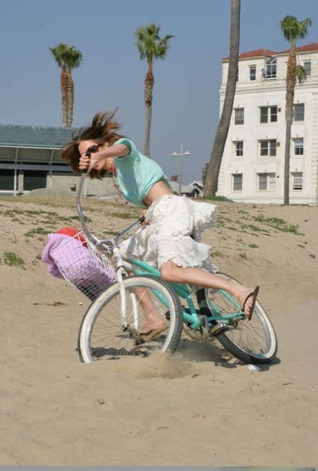 Young amateur hangs out at the beach in a bikini before a public blowjob