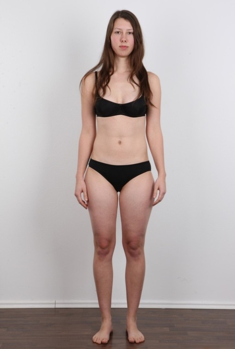 Broke female Pavlina picks up easy cash by posing naked for the first time