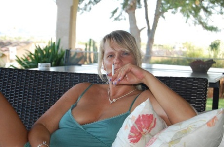 Tanned mature slut Sweet Susi smoking as she spreads pussy & flaunts nude ass
