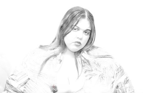 SSBBW Golden Bombshell shows the crack of her ass during solo action