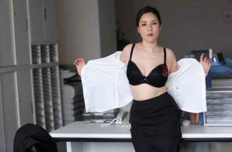 Hot Japanese secretary Ai Kamijou strips down to her pumps while at work