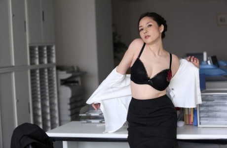 Hot Japanese secretary Ai Kamijou strips down to her pumps while at work