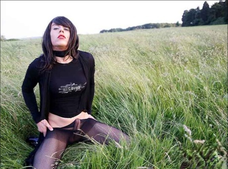 Zoe Fuck Puppet Nude Gallery