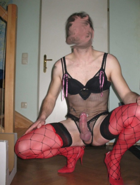 Club Cross Dresser XXX Porn Pics