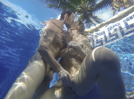 Martina Gold and boyfriend frolic underwater before anal sex by pool
