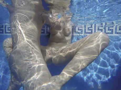 Martina Gold and boyfriend frolic underwater before anal sex by pool