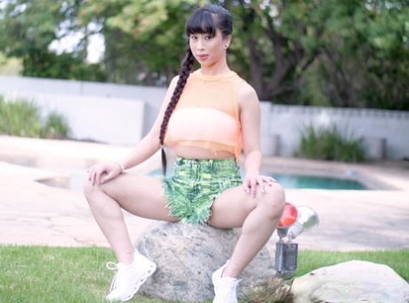 Beautiful Asian teen Jade Kush gets her trimmed muff screwed and creampied