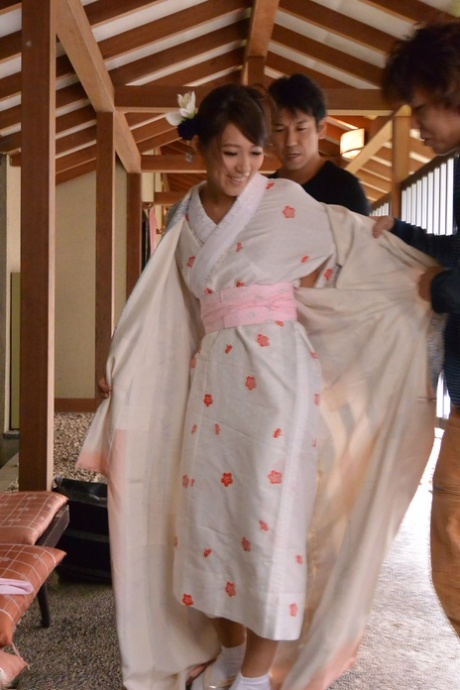 Petite Asian goddess Aoi Mizuno enjoying a fantastic outdoor threesome