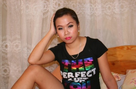 Cute Filipina girl gives up her shaved vagina to a sex traveler