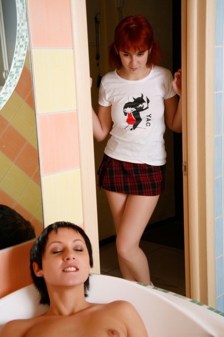 Slutty amateur teens Maggie and Heidi toy each other in the bathtub