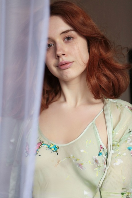 Alluring babe Riccarda shows off her sexy petite body while naked