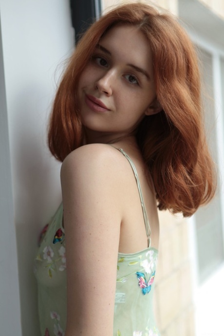 Alluring babe Riccarda shows off her sexy petite body while naked