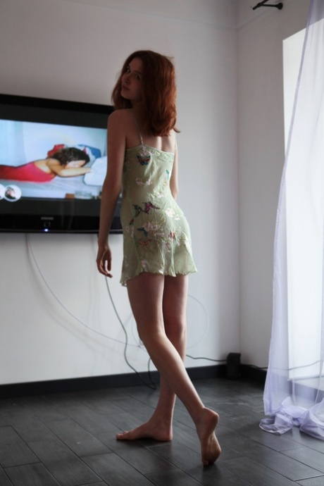 Alluring babe Riccarda shows off her sexy petite body while naked