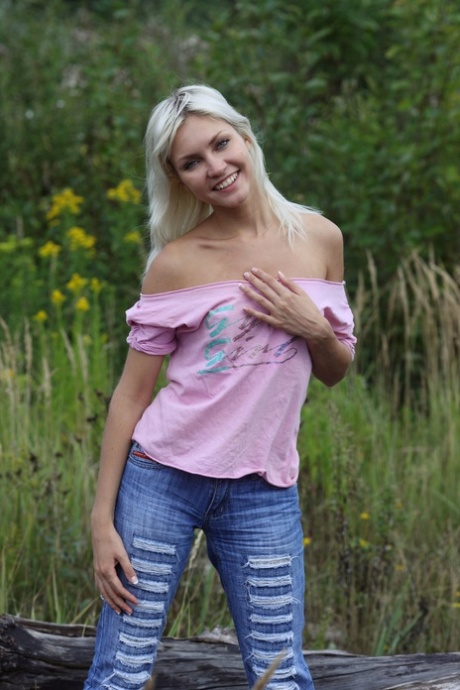 Erotic Beauty performed by Domai Kristy Sex Pics