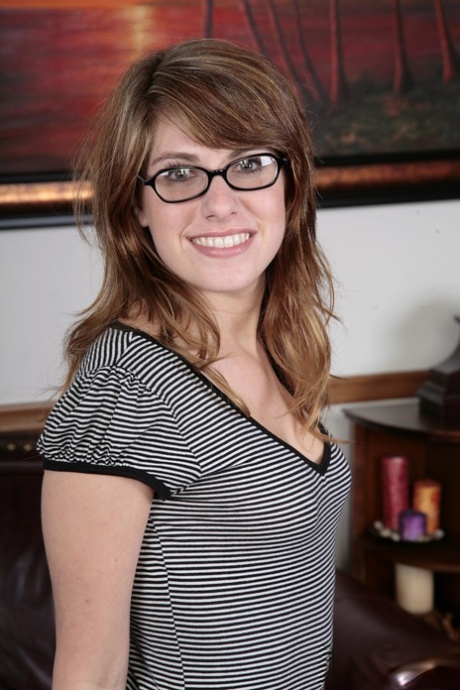 Nerdy amateur Roma exposes her sweet titties and lovely ass in a solo