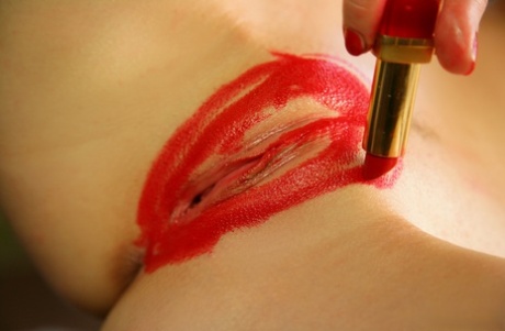 Teen in fishnets Leia presents her shaved clam and pours wine on her body