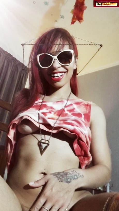Amateur Latina babe in sunglasses Angie Jewels teases with her hot body