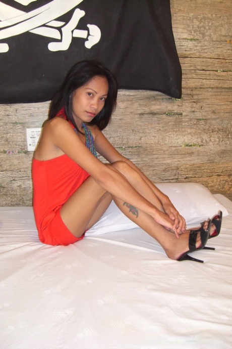 Filipina beauty Laya Teodoro sucking and fucking hard in a hotel room