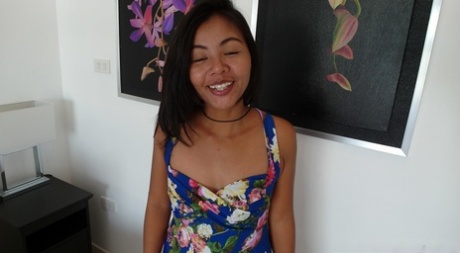 Asian babe with a big booty Sa gives a hot BJ & enjoys some POV doggystyle sex
