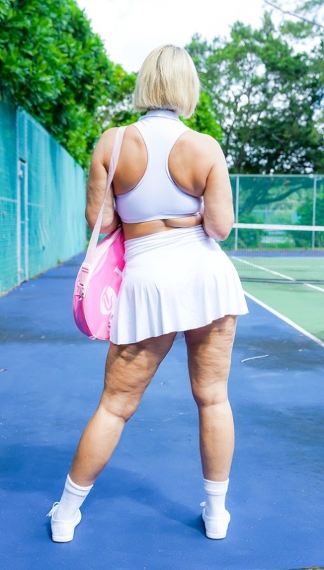 Tennis MILF with a big ass Mellanie Monroe shows her big tits and gets fucked