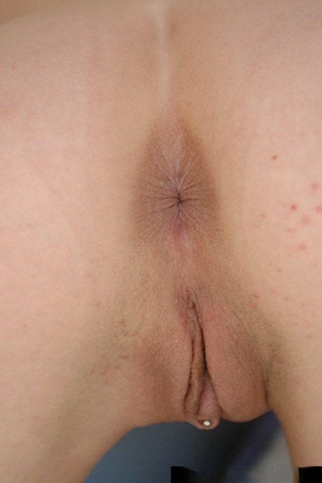 Pretty coed Cindy Sterling gets a pussy licking & takes a facial after sex