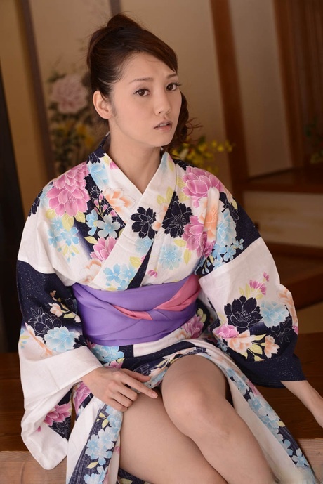Pretty Asian babe Rei Mizuna gets spit roasted in a hot MFM threesome