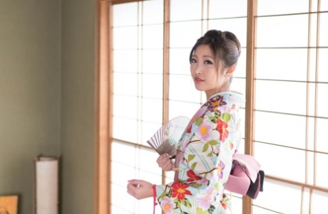 Beautiful Asian babe Emiri Momota gets a thorough dicking after 69ing