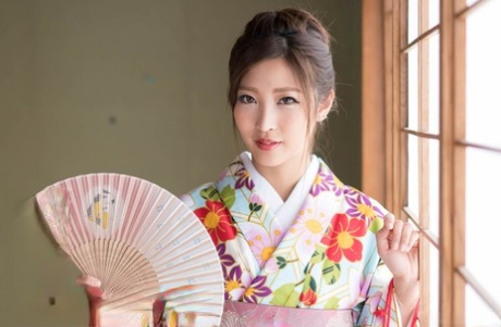 Beautiful Asian babe Emiri Momota gets a thorough dicking after 69ing