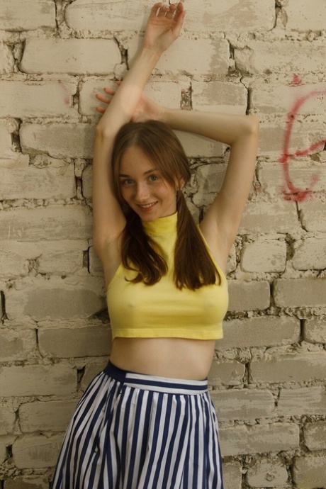 Cute brunette teen Ariel Gossimer exposes her fantastic ass outdoors