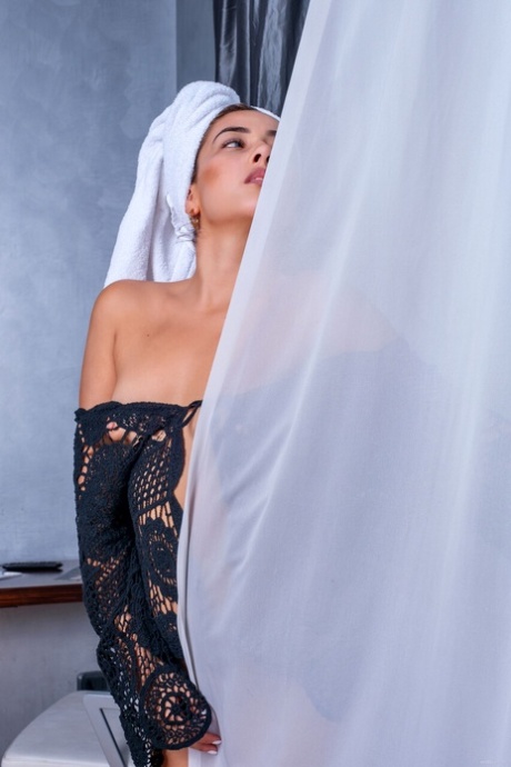 Erotic Beauty performed by Squirrel Nude Gallery