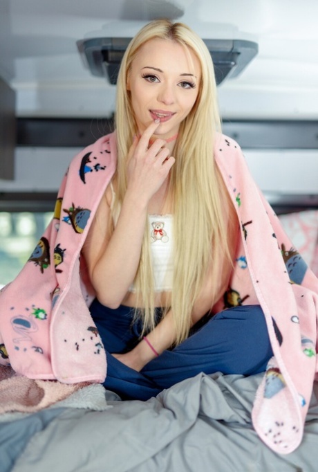 Reality Sis starring Cecelia Taylor, Parker Ambrose XXX Photos